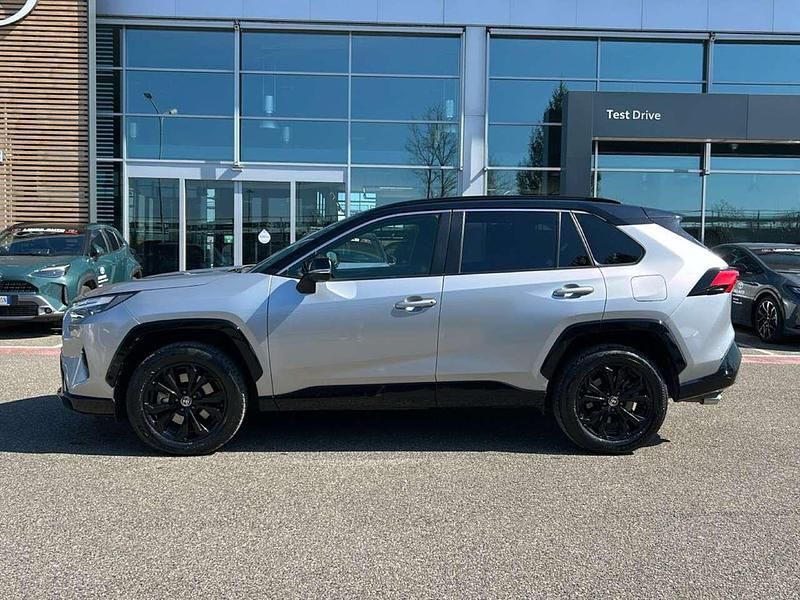 Usata Toyota RAV4 Hybrid Style 218 CV (160 kW) 2023 Argento SUV