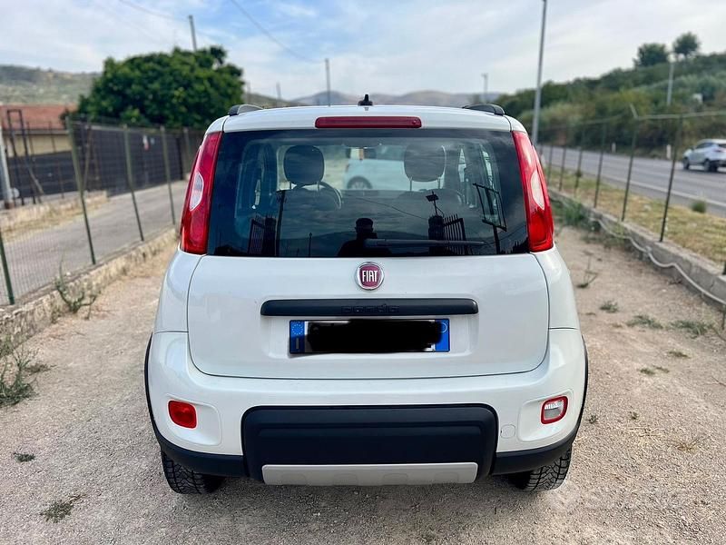 Usata Fiat Panda 4x4 S 84 CV (61 kW) 2020 Bianco Utilitaria