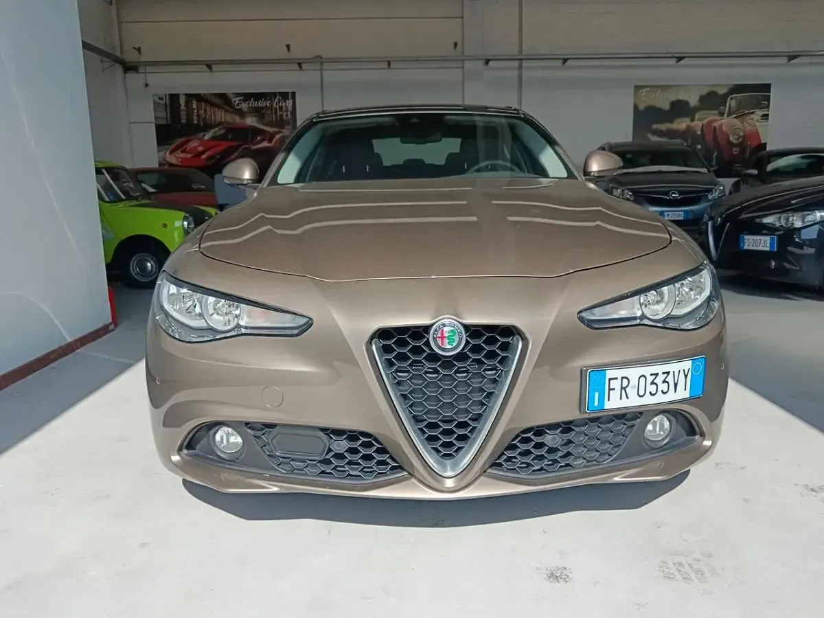 Usata Alfa Romeo Giulia Super 180 CV (132 kW) 2018 Grigio Berlina