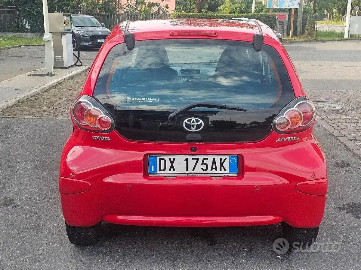 Begagnad Toyota Aygo Sol 68 HK (50 kW) 2009 Röd Halvkombi