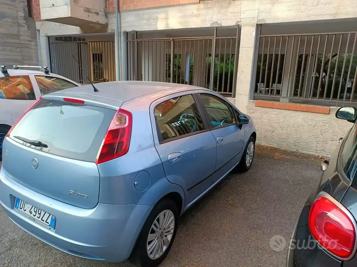 Usata Fiat Grande Punto 77 CV (56 kW) 2006 Bluazzurro Utilitaria