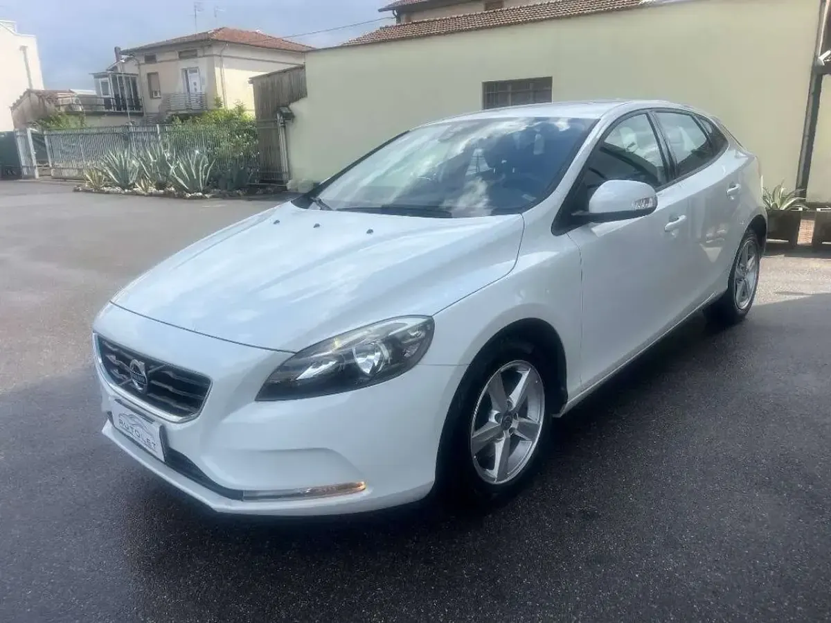 Usata Volvo V40 Business Edition 120 CV (88 kW) 2016 Bianco Berlina