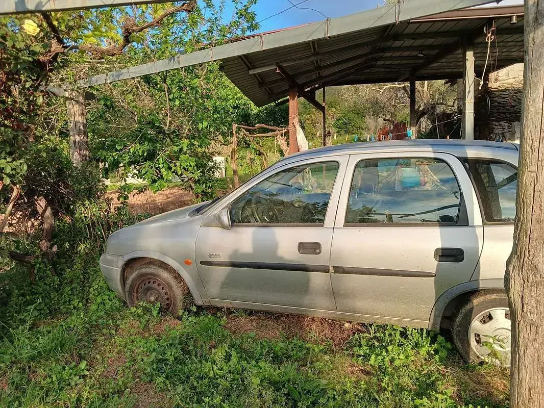 Usata Opel Corsa Edition 60 CV (44 kW) 2000 Berlina