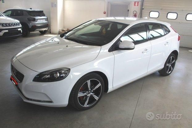 Usata Volvo V40 Business Edition 120 CV (88 kW) 2016 Bianco Station wagon