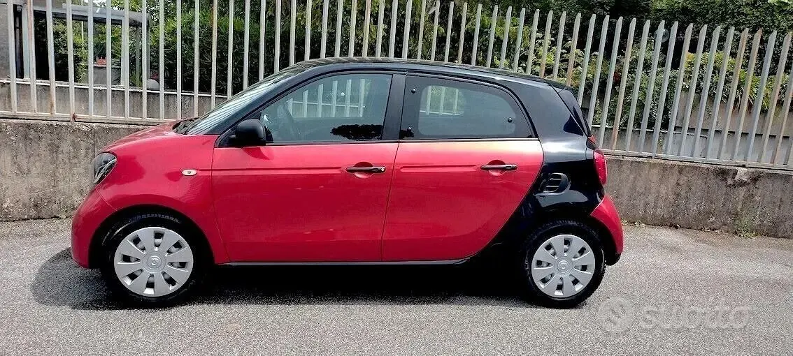 Usata Smart ForFour 71 CV (52 kW) 2016 Nero Utilitaria