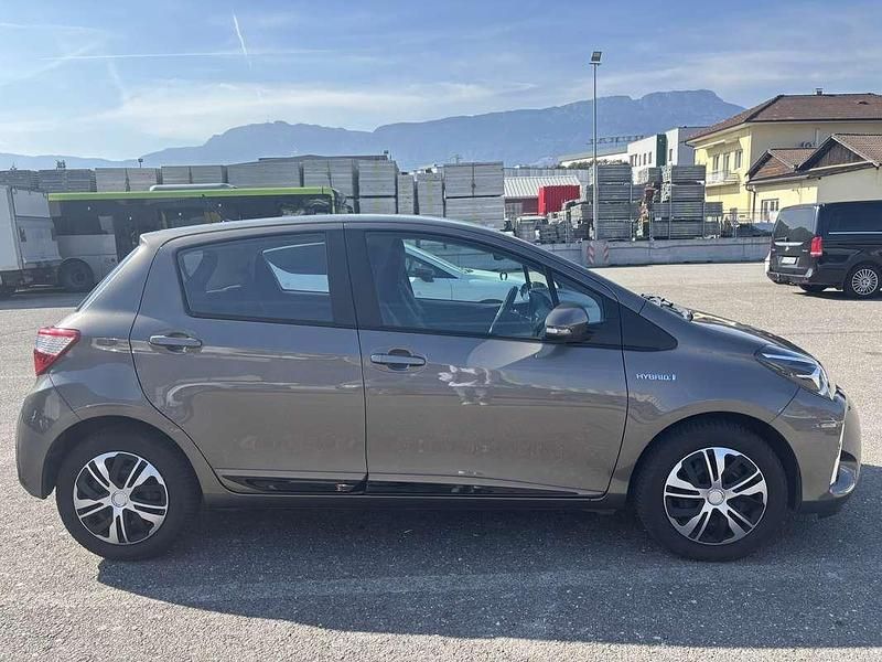 Usata Toyota Yaris Hybrid Active 73 CV (53 kW) 2019 Berlina