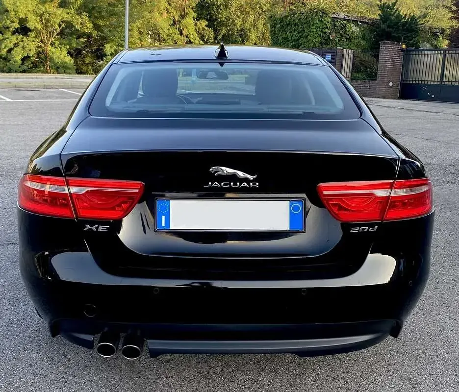 Usata Jaguar XE Business Edition 180 CV (132 kW) 2016 Nero Berlina