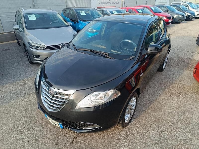 Usata Lancia Ypsilon Platinum 69 CV (50 kW) 2014 Nero Utilitaria