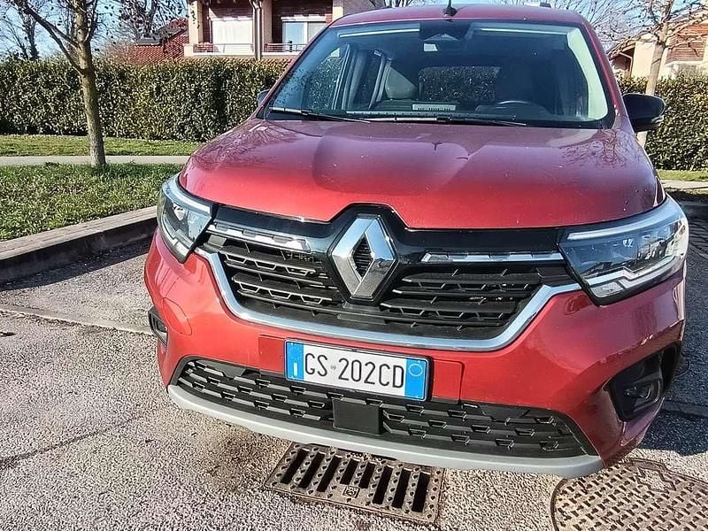 Usata Renault Kangoo 116 CV (85 kW) 2024 Bronzo Station wagon