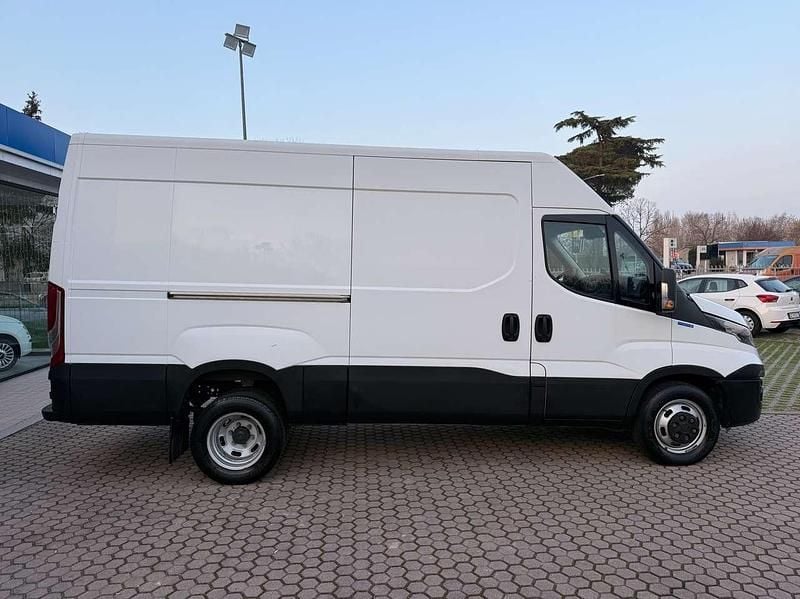 Usata Iveco Daily 136 CV (100 kW) 2019 Bianco Furgone