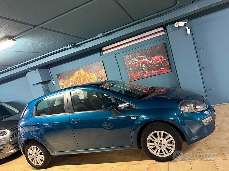 Usata Fiat Punto 69 CV (50 kW) 2012 Blu Berlina