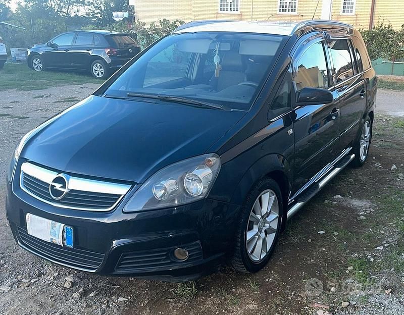 Usata Opel Zafira 2006 Nero Monovolume