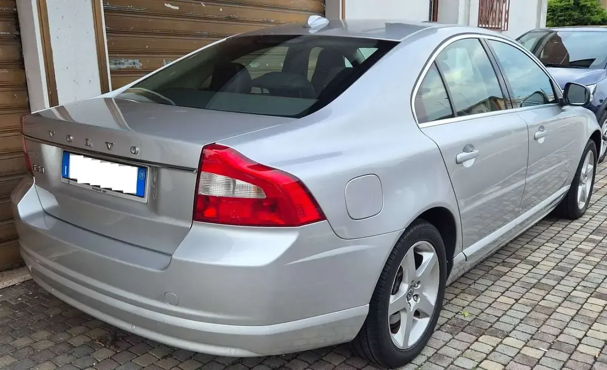 Usata Volvo S80 Momentum 136 CV (100 kW) 2009 Argento Berlina