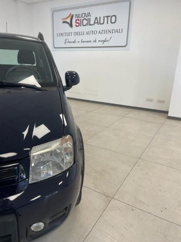 Usata Fiat Panda Climbing 60 CV (44 kW) 2010 Blu Utilitaria