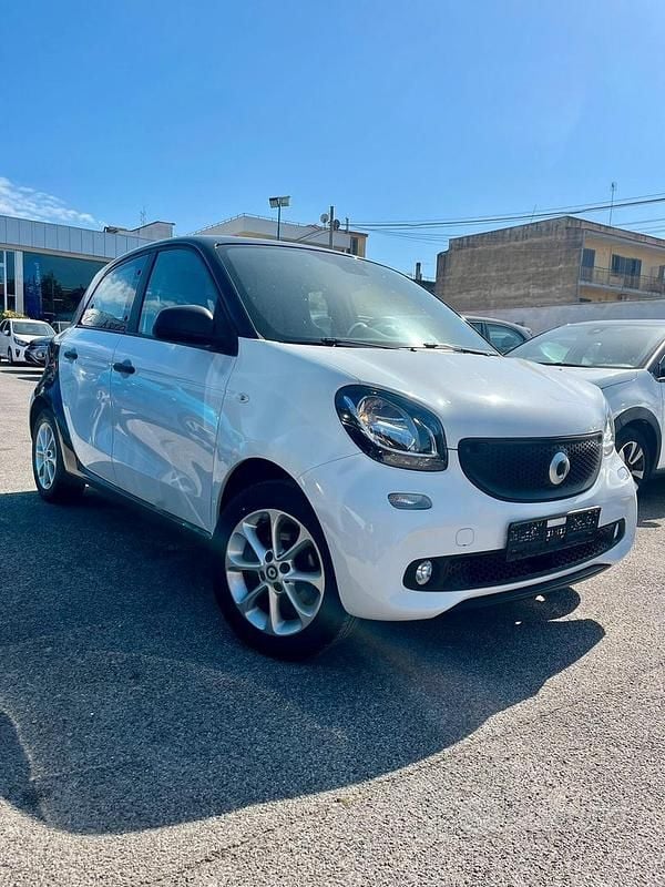 Begagnad Smart ForFour 71 HK (52 kW) 2018 Vit Halvkombi