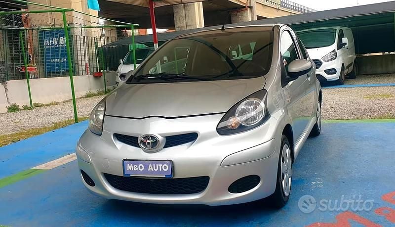 Usata Toyota Aygo Connect Style 68 CV (50 kW) 2011 Grigio Utilitaria