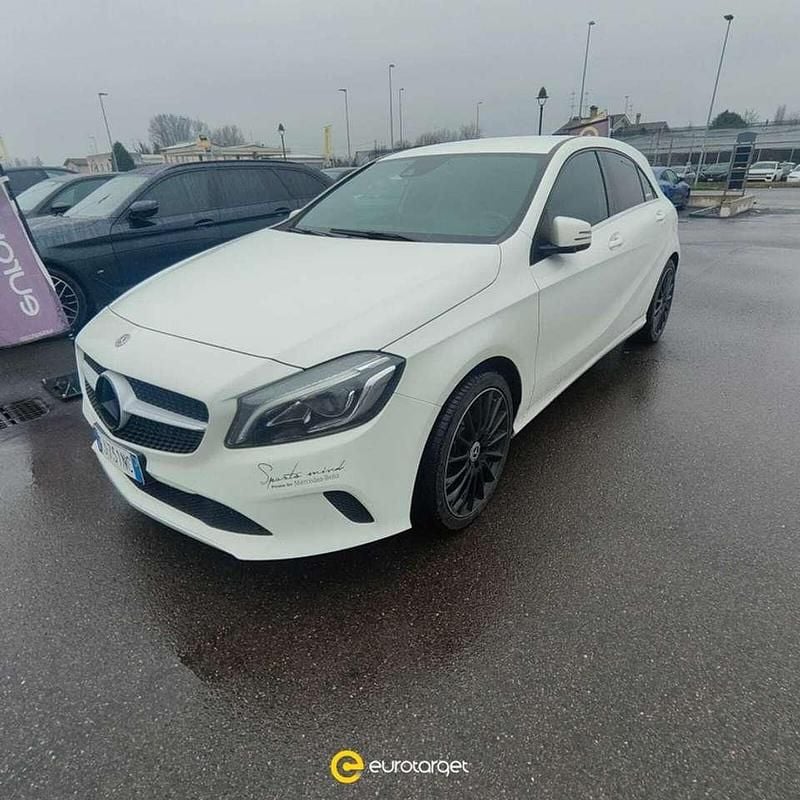 Bianco Usata 2017 Mercedes A180 Tre volumi | 14.500 € (Buon prezzo) - Immagine 1/4