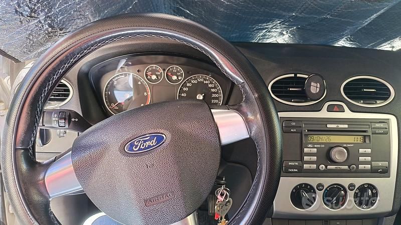 Usata Ford Focus 116 CV (85 kW) 2006 Grigio Station wagon