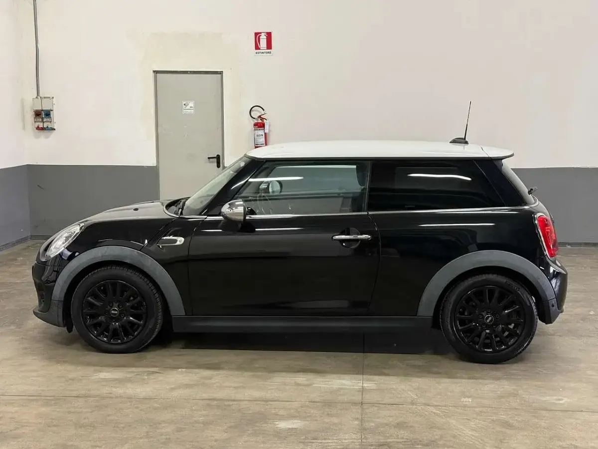 Usata Mini Cooper D 116 CV (85 kW) 2016 Nero Utilitaria