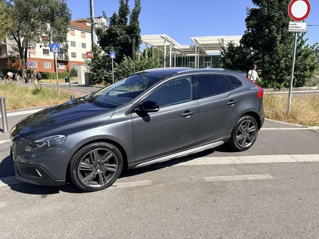 Usata Volvo V40 CC Summum 180 CV (132 kW) 2013 Marrone Station wagon