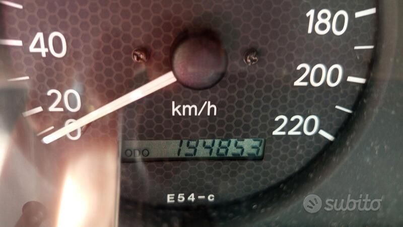 Usata Toyota Corolla 86 CV (63 kW) 2001 Grigio Berlina