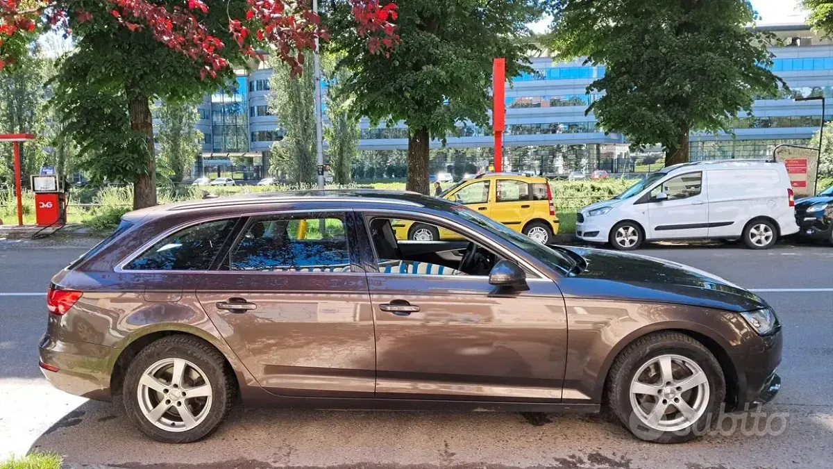 Usata Audi A4 Business 150 CV (110 kW) 2017 Marrone Station wagon
