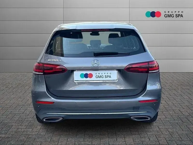 Usata Mercedes B180 116 CV (85 kW) 2019 Grigio Utilitaria