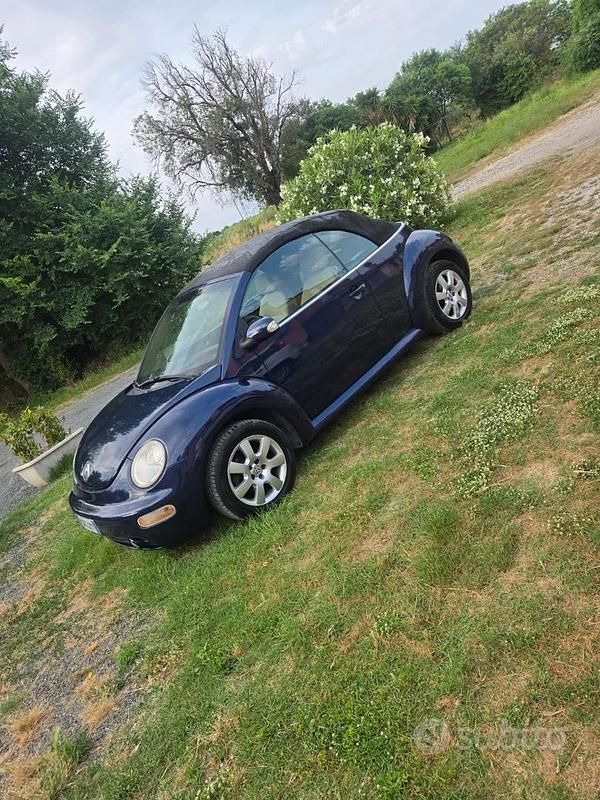 Usata VW New Beetle 105 CV (77 kW) 2005 Blu Utilitaria