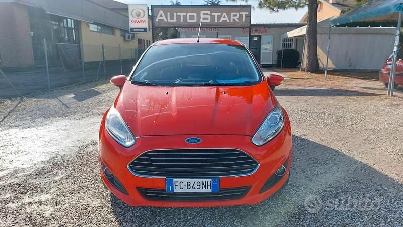 Usata Ford Fiesta Titanium 95 CV (69 kW) 2016 Rosso Berlina