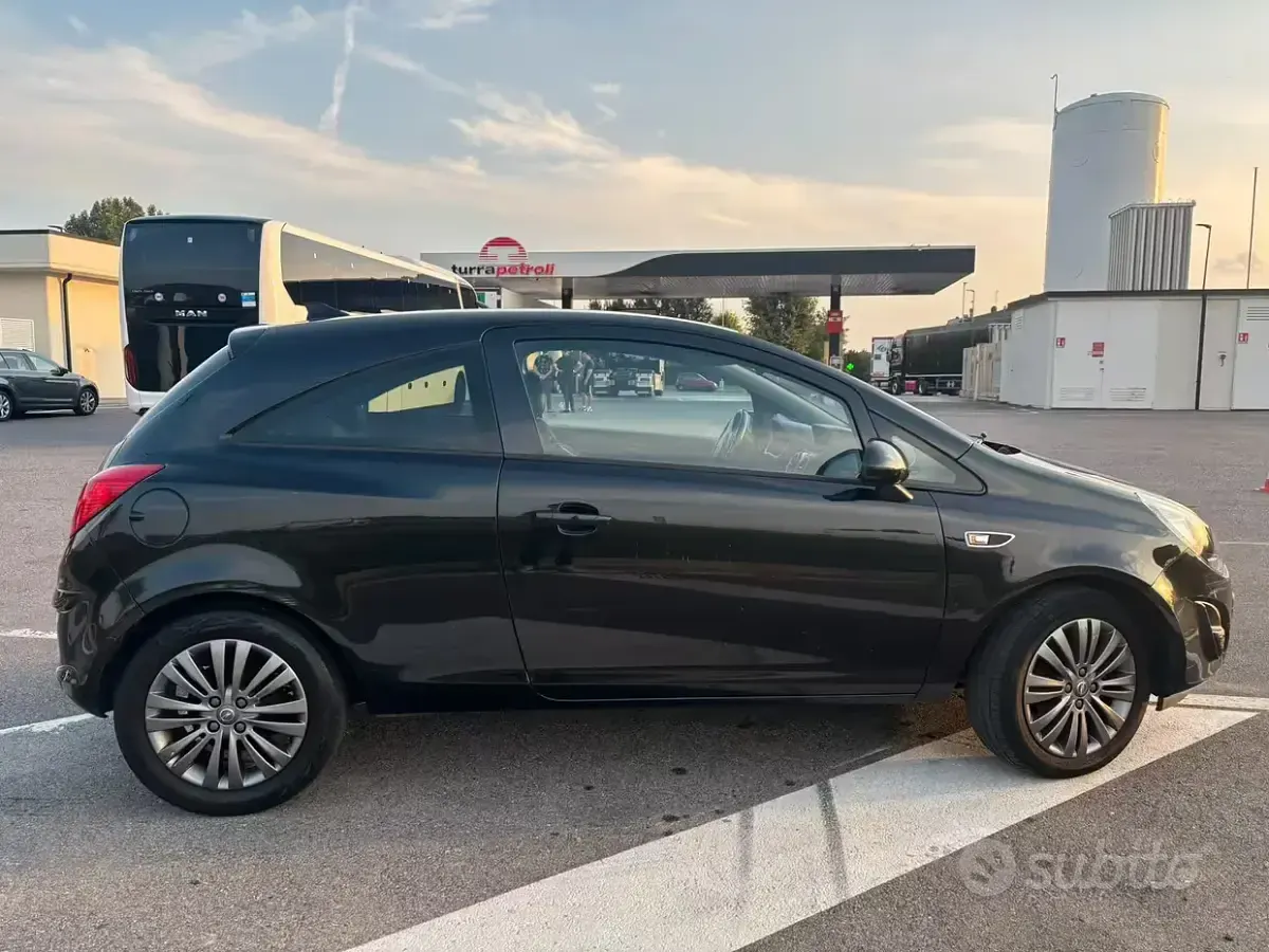Usata Opel Corsa 75 CV (55 kW) 2014 Nero Utilitaria