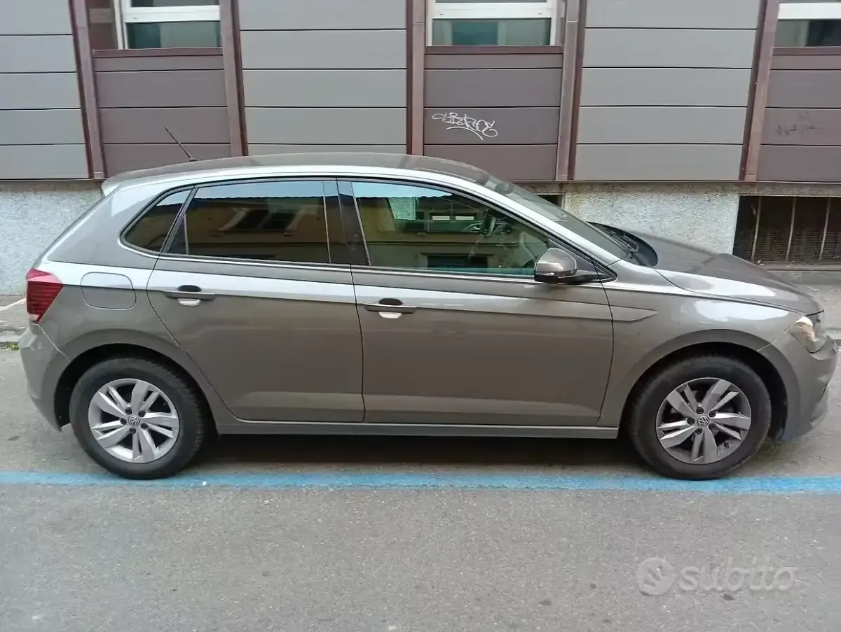 Usata VW Polo Comfortline 95 CV (69 kW) 2023 Grigio Utilitaria