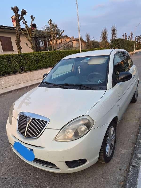 Usata Lancia Ypsilon 60 CV (44 kW) 2011 Utilitaria