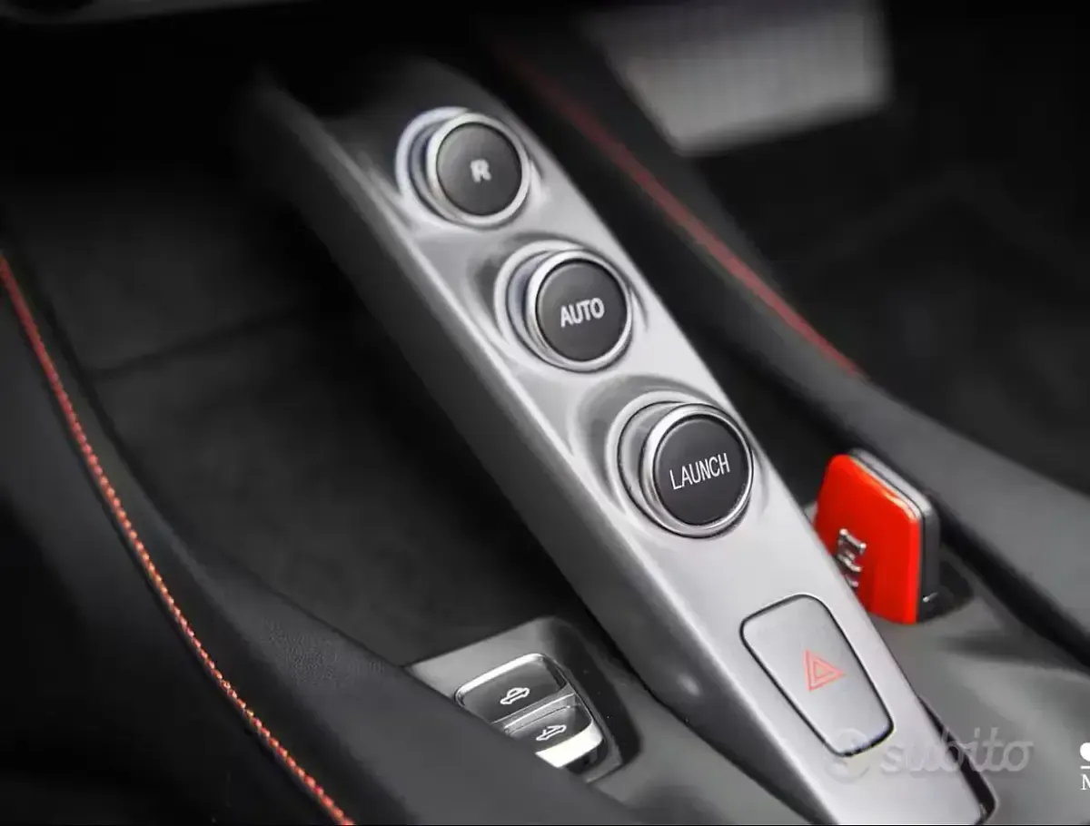 Usata Ferrari Portofino 600 CV (441 kW) 2020 Rosso Cabrio