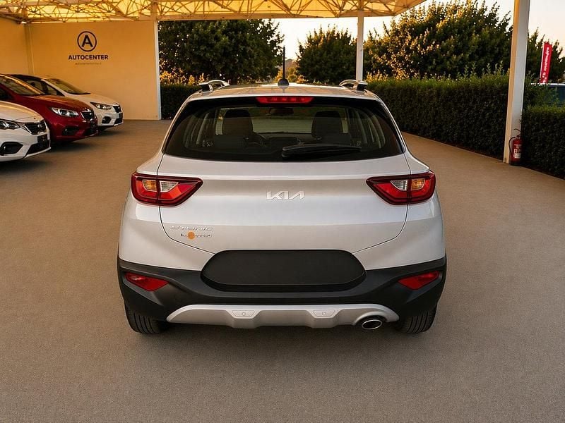 Käytetty Kia Stonic GT-Line 101 HP (74 kW) 2022 Hopea Katumaasturi