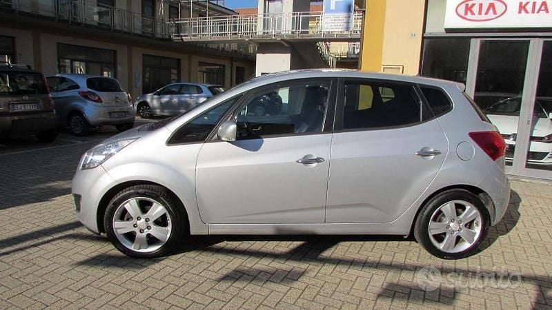 Usata Kia Venga 128 CV (94 kW) 2012 Argento Utilitaria