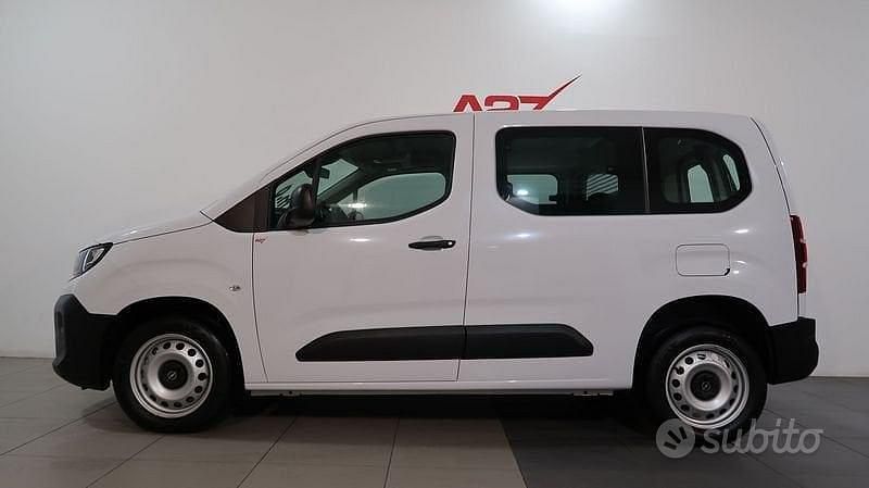 Nouvelle Opel Combo Edition 101 ch (74 kW) 2025 Blanc Monospace