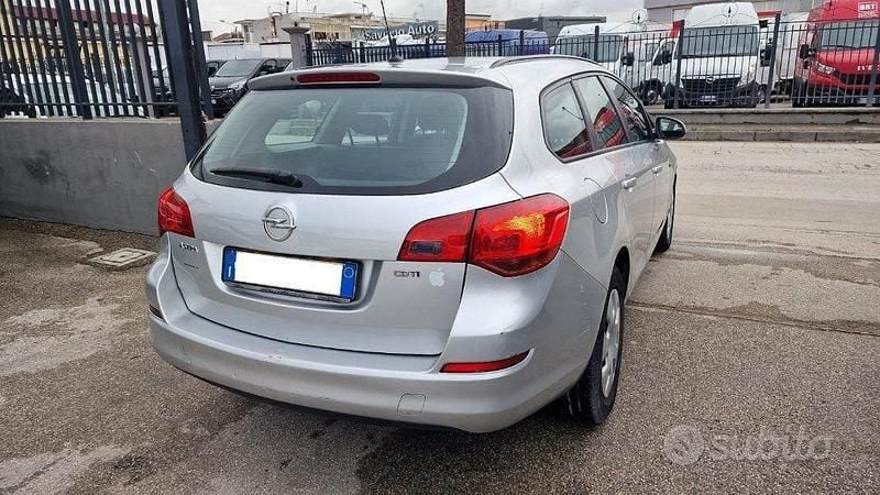 Usata Opel Astra 110 CV (80 kW) 2012 Grigio Station wagon