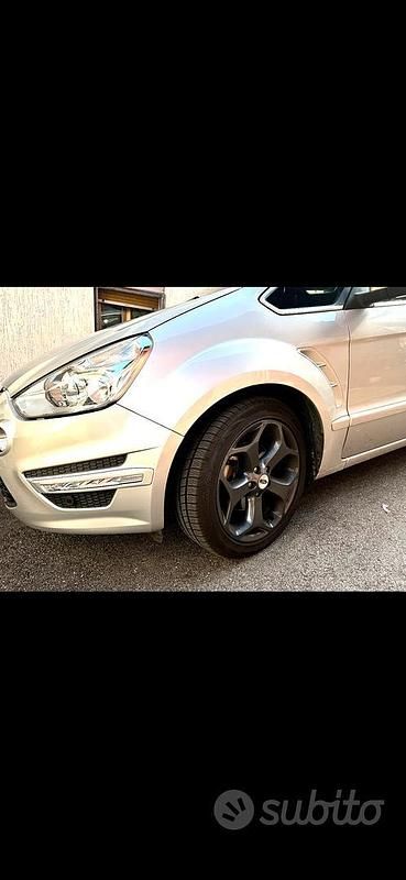 Begagnad Ford S-MAX Titanium 163 HK (119 kW) 2011 Grå Minibuss