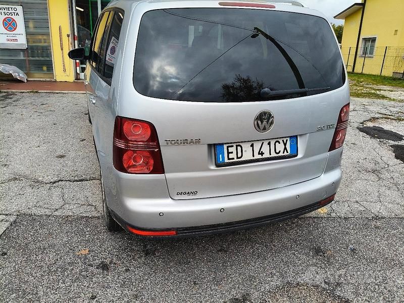 Usata VW Touran 136 CV (100 kW) 2010 Grigio Monovolume