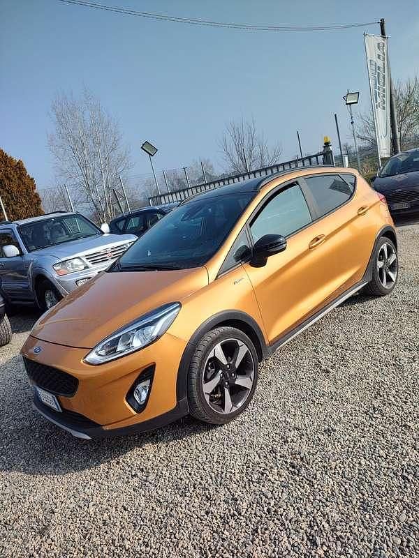 Usata Ford Fiesta Active 101 CV (74 kW) 2019 Oro Utilitaria