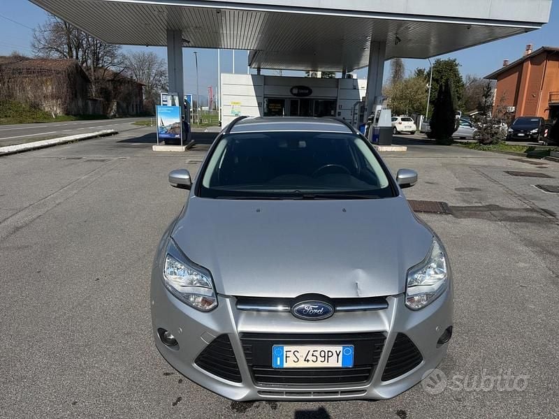 Usata Ford Focus 163 CV (119 kW) 2013 Grigio Station wagon