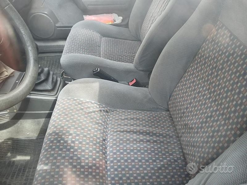 Usata Renault R9 77 CV (56 kW) 1992 Blu Berlina