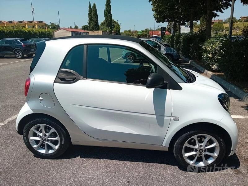 Usata 2019 Smart ForTwo Coupé Due volumi | 14.500 € (Buon prezzo) - Immagine 1/4