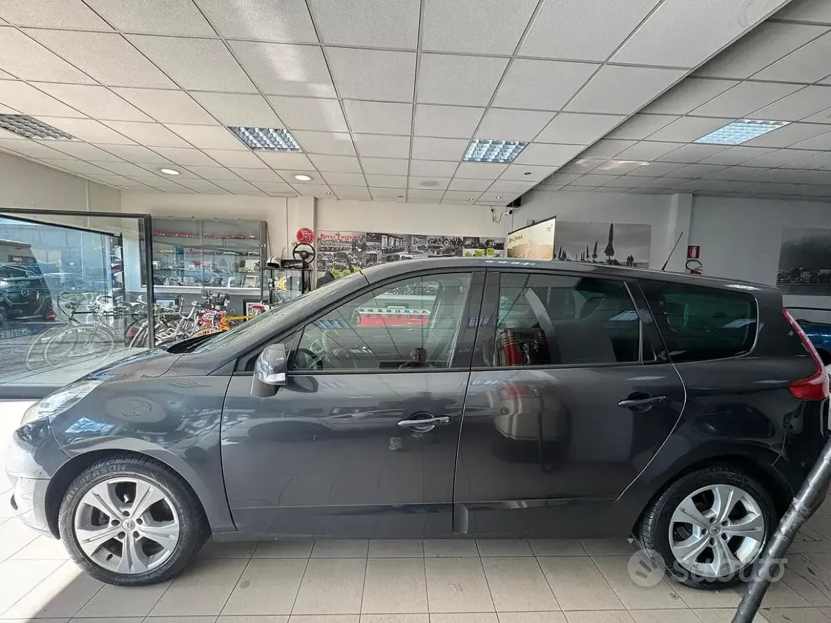 Usata Renault Scenic E-Tech 110 CV (80 kW) 2009 Gray Monovolume