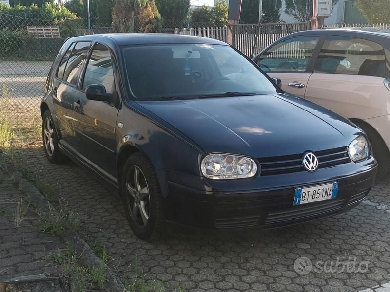 Usata VW Golf IV 2001 Blu Berlina