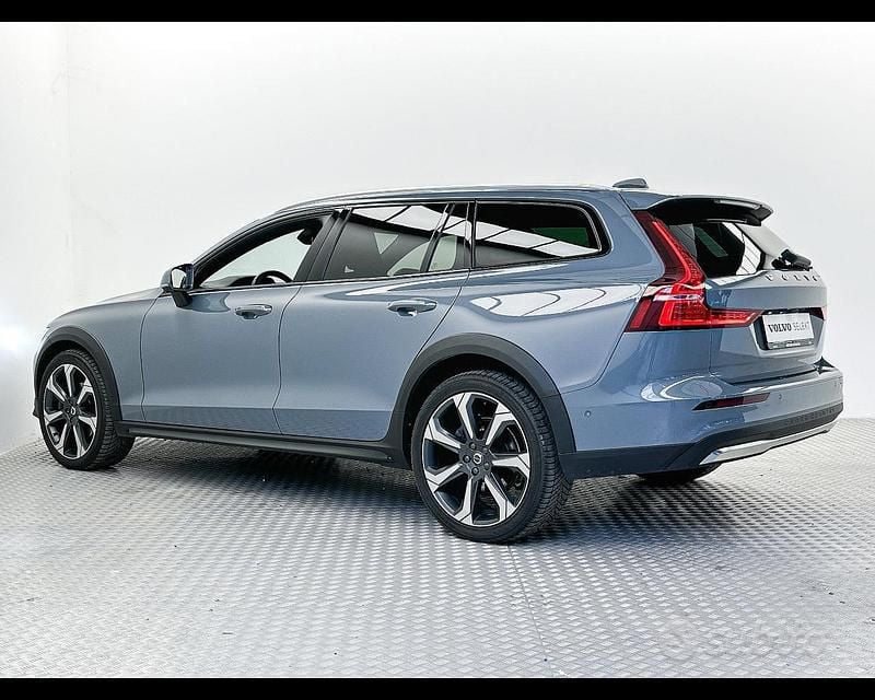 Usata Volvo V60 CC Plus 197 CV (144 kW) 2023 Grigio Station wagon