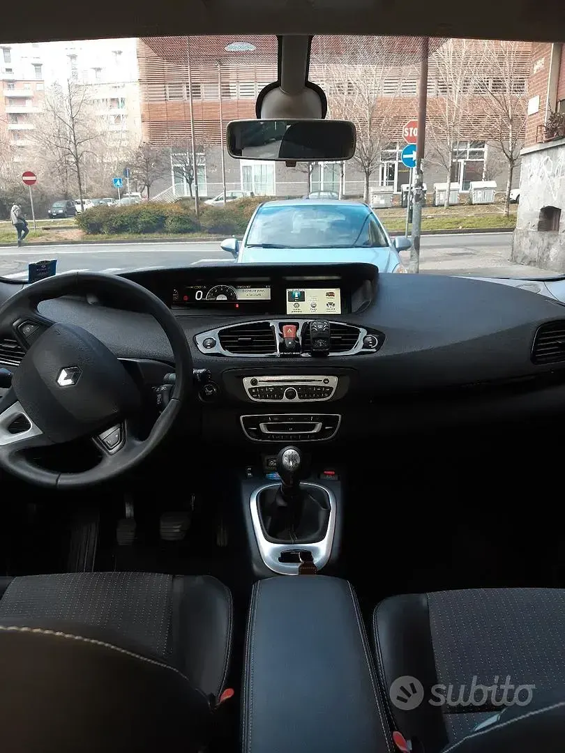 Usata Renault Scenic E-Tech 110 CV (80 kW) 2011 Grigio Monovolume