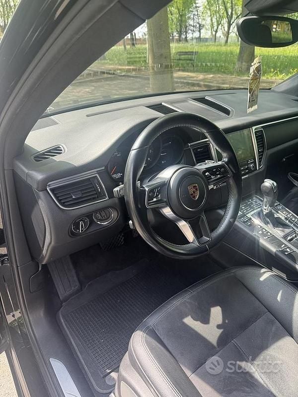 Käytetty Porsche Macan 252 HP (185 kW) 2016 Musta Katumaasturi