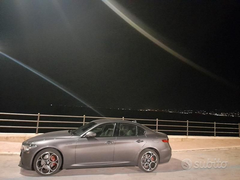 Second-hand Alfa Romeo Giulia 210 CP (154 kW) 2020 Gri Berlinǎ