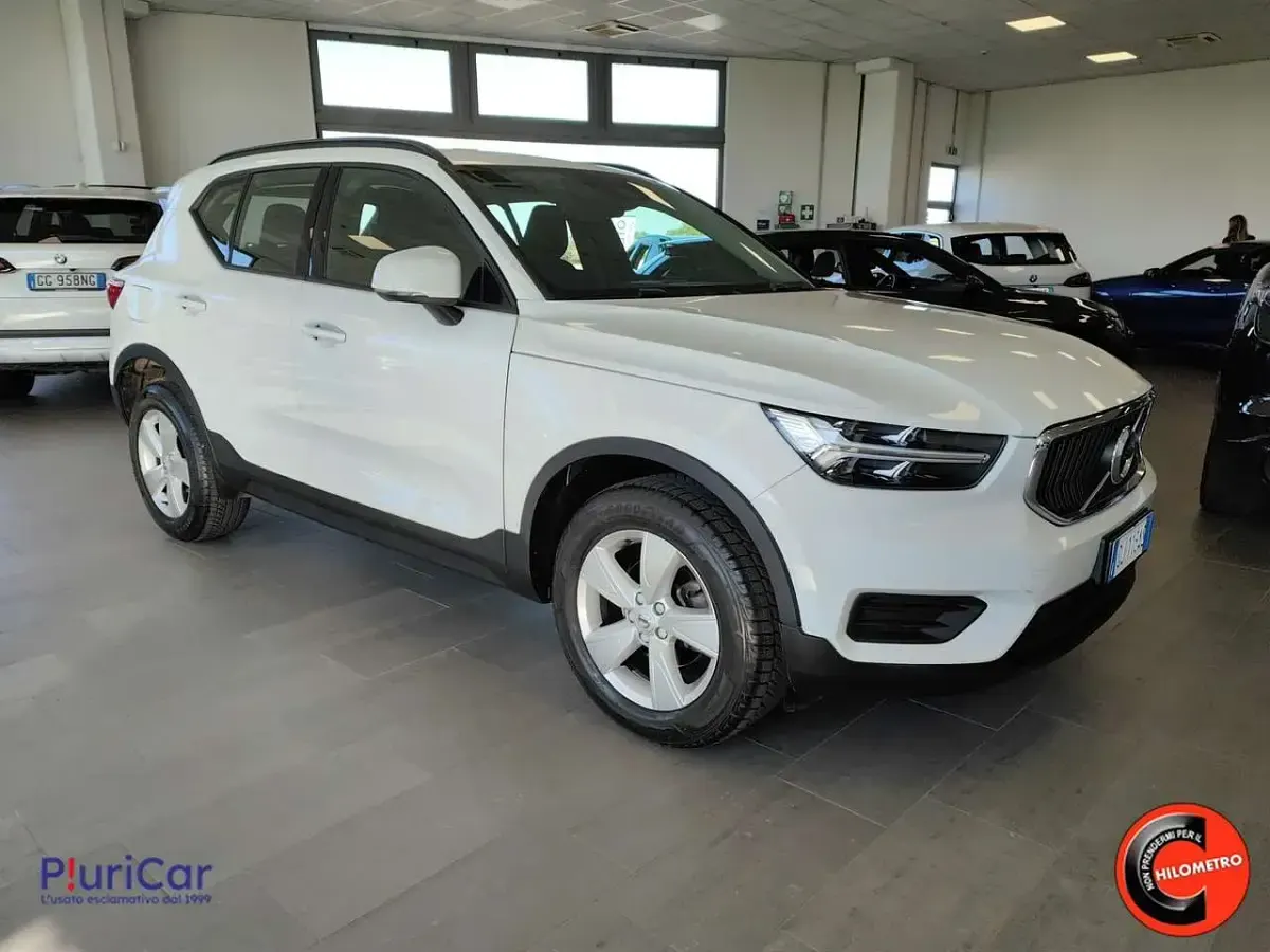 Usata Volvo XC40 Momentum 129 CV (94 kW) 2022 Bianco SUV
